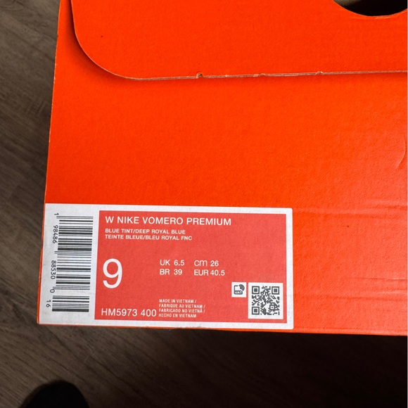 Nike Women's Vomero Premium - Like New - Size 9 - Picture 13 of 13